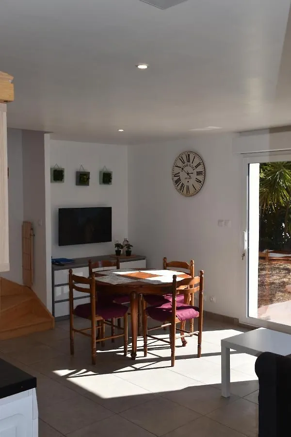 Lumineux Deux Pieces En Rez De Jardin Apartment Hyeres France
